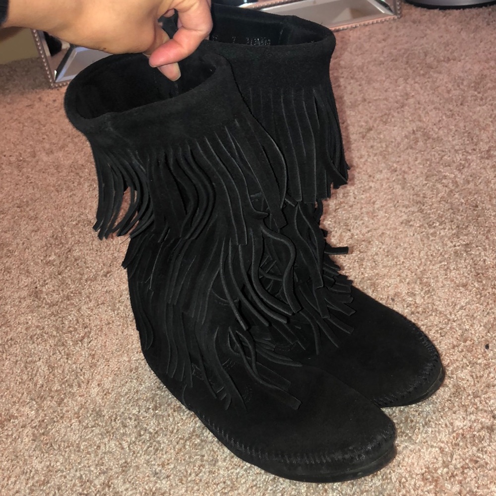 Minnetonka black 3-fringe boots SIZE 7